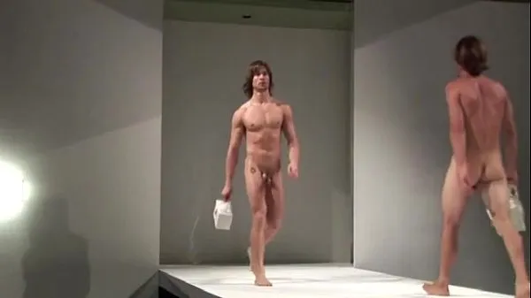 XXX Naked hunky men modeling purses toppvideoer