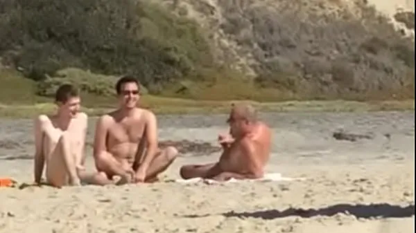 XXX سب سے اوپر کی ویڈیوز Guys caught jerking at nude beach