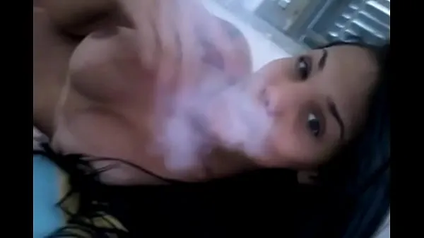 XXX Novinha gostosa caiu no whatsapp Fumando top Videos
