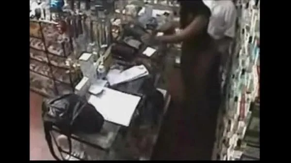 XXX سب سے اوپر کی ویڈیوز Real ! Employee getting a Blowjob Behind the Counter