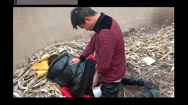 XXX Chinese Couple Fucks In Public top video's