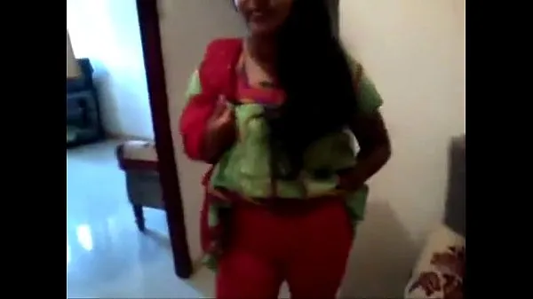 XXX Indian girl showing her pussy najlepšie videá