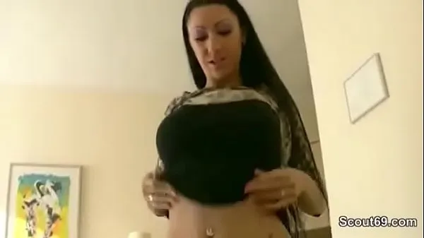XXX سب سے اوپر کی ویڈیوز Sister catches stepbrother and gives him a BJ