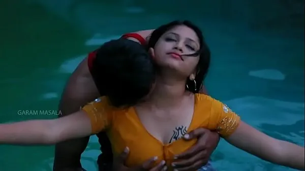 XXX Hot Mamatha romance with boy friend in swimming pool-1 Video teratas