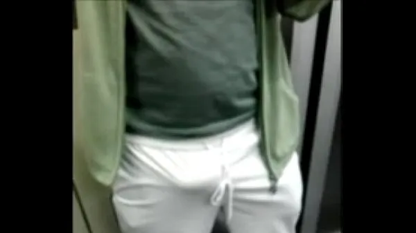 XXX Horny hottie on the subway κορυφαία βίντεο