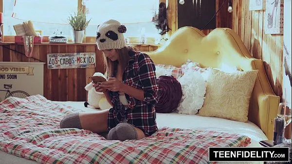 XXX TEENFIDELITY - Creampie Surprise From Stepdad In Shyla Ryder's Pussy en iyi Videolar