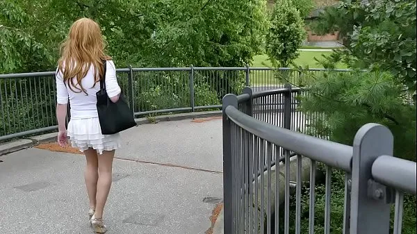 XXX Crossdresser walking on bridge najlepšie videá