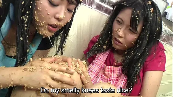 XXX سب سے اوپر کی ویڈیوز Subtitled extreme Japanese natto sploshing lesbians