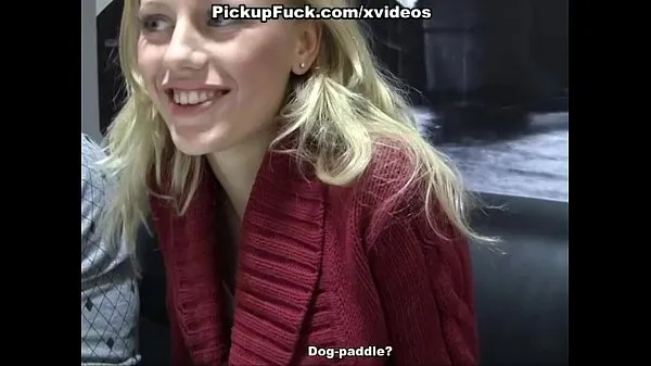 XXX Public fuck with a gorgeous blonde κορυφαία βίντεο