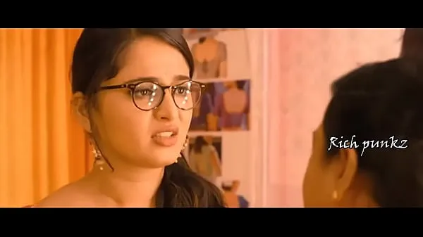 XXX Anushka shetty blouse removed by tailor HD Video teratas