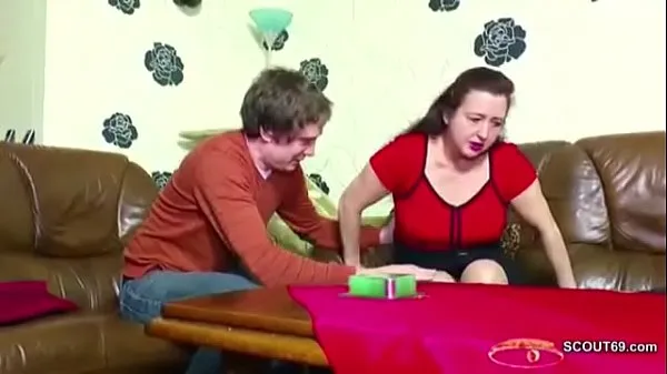 ХХХ Немецкий пасынок соблазняет маму на первый трах и потерянную девственницу топ Видео