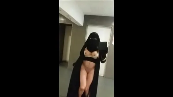 XXX naked muslim under her niqab 상위 동영상