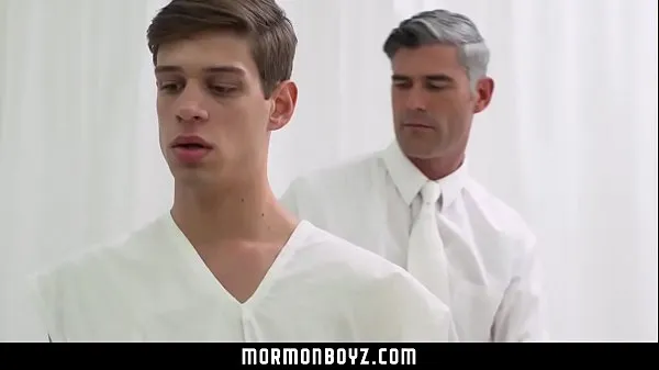 XXX MormonBoyz- Old Stud Gives Eager Twink Bareback Creampie en iyi Videolar