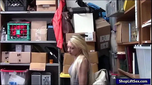 XXX Blondie shoplifter Zoey Clark boned hard najlepšie videá