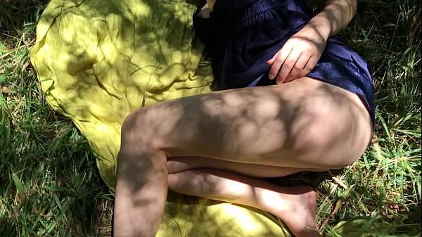 XXX Nympho teen in the woods fucked by woodcutter - Erin Electra κορυφαία βίντεο
