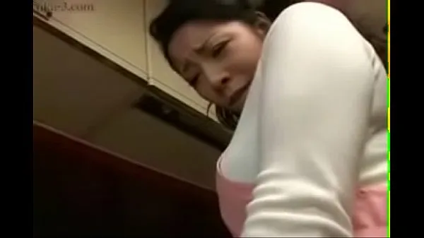 XXX سب سے اوپر کی ویڈیوز Japanese Wife and Young Boy in Kitchen Fun