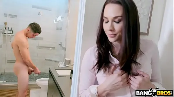 XXX سب سے اوپر کی ویڈیوز BANGBROS - Stepmom Chanel Preston Catches Jerking Off In Bathroom