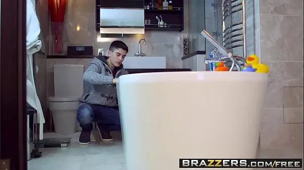 XXX Brazzers - Got Boobs - Leigh Darby Jordi El Polla - Bathing Your Friends Dirty Mama κορυφαία βίντεο