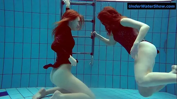 XXX Two hot teens underwater Video hàng đầu