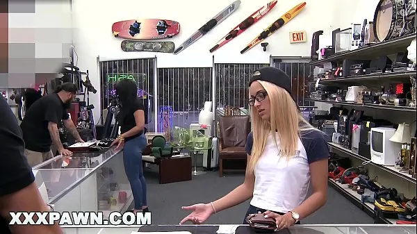XXX XXXPAWN - Uma Jolie Paying Dues To Get Her Ring Back From Pawn Shop najlepšie videá