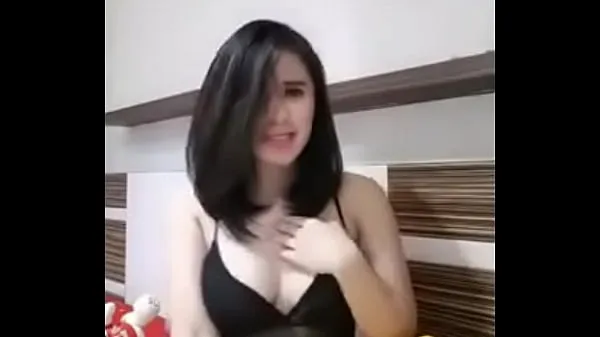 XXX Indonesian Bigo Live Shows off Smooth Tits najlepšie videá
