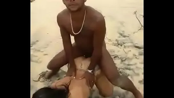XXX Fucking on the beach suosituinta videota