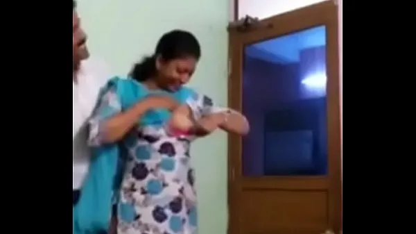 XXX سب سے اوپر کی ویڈیوز Indian giving joy to his friend