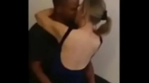 XXX Cuckolding Wife Fucks Black Guy & Films it for Hubby najlepšie videá