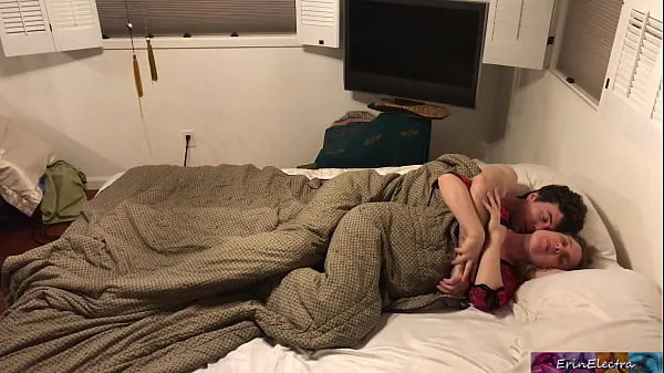 XXX Stepson and stepmom get in bed together and fuck while visiting family - Erin Electra Video teratas