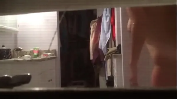 XXX Spying on Milf towling off through window Video hàng đầu