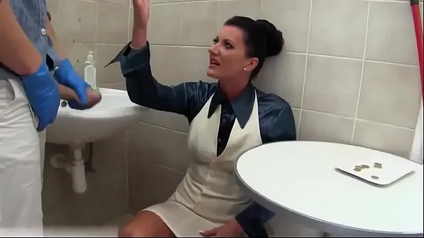 XXX Glamorous pee babe cocksucking in bathroom part 3 en iyi Videolar