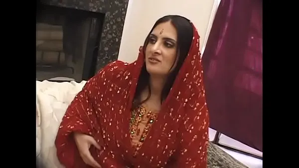 XXX Indian Bitch at work!!! She loves fuck bästa videor