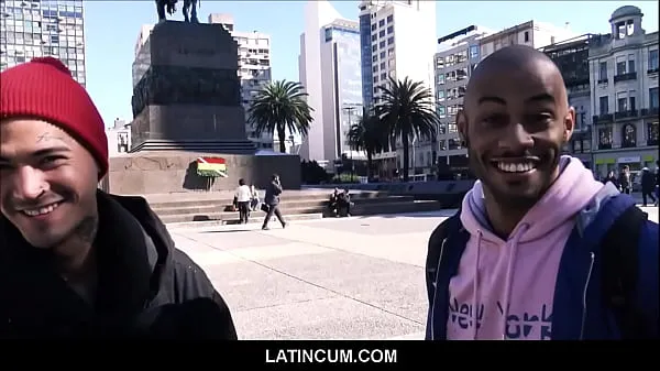 XXX Latino Boy mit Tattoos aus Buenos Aires fickt schwarzen Kerl aus Uruguay Top-Videos