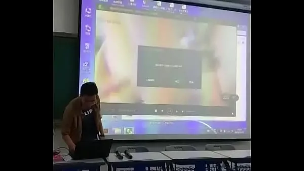 XXX Teacher misplaced sex movies in class วิดีโอยอดนิยม