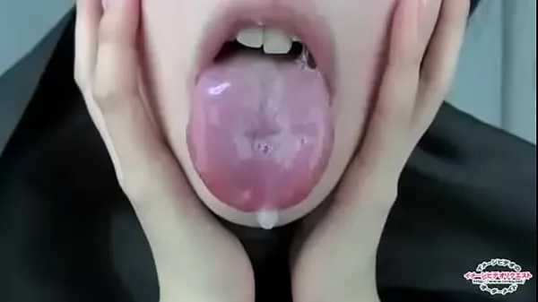 XXX Saliva-covered tongue top video's