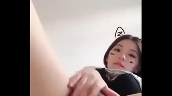 XXX pretty chinese girl masturbates while live top videa