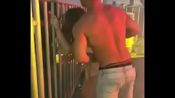 XXX giving pussy at carnival bästa videor
