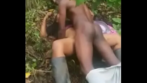 XXX سب سے اوپر کی ویڈیوز Local fuck in the bush after work