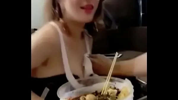 XXX While eating, I was pushed down. Poor me. Full Link Video teratas