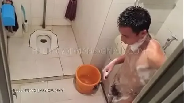 XXX Adult Chinese man taking a shower najboljših videoposnetkov