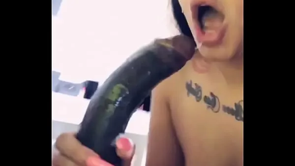 XXX My girlfriend sucking my dick Video teratas