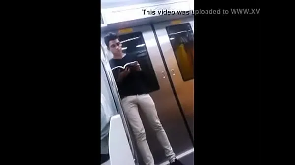 XXX Hung guy in metro en iyi Videolar