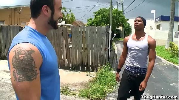 XXX THUG HUNTER - Black Thug Sean Xavier Lawrence vs. White Bear Spencer Reed suosituinta videota