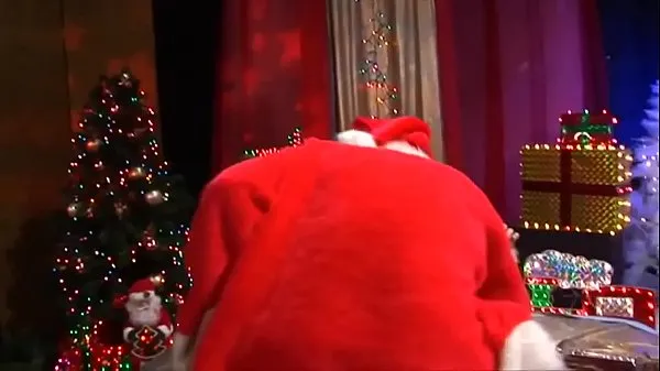 XXX Horny wife Sandra waits under the tree to be hunkered by Santa Claus top videa
