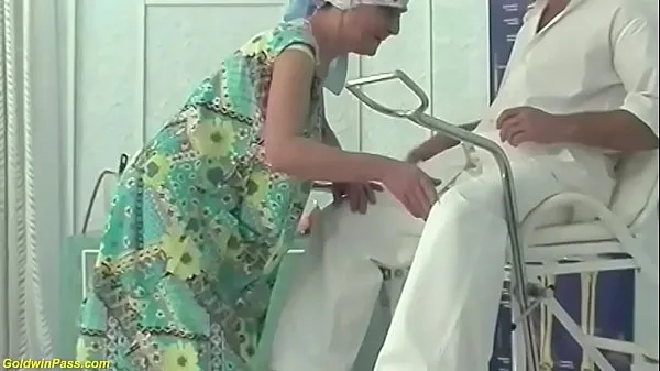 XXX 85 years old rough fisted by her doctor शीर्ष वीडियो