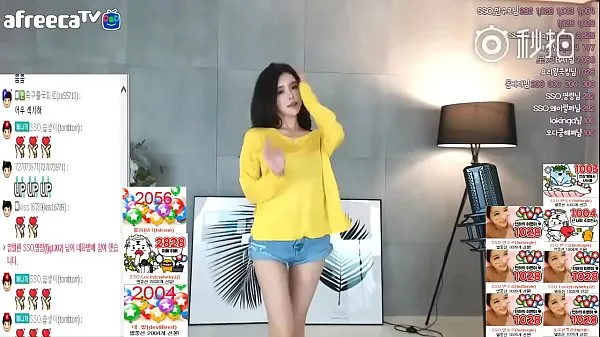 XXX Yi Suwan's big-chested T-shirt can't cover it, and she wears hot pants sexy and seductive dance live broadcast public account [喵贴 toppvideoer