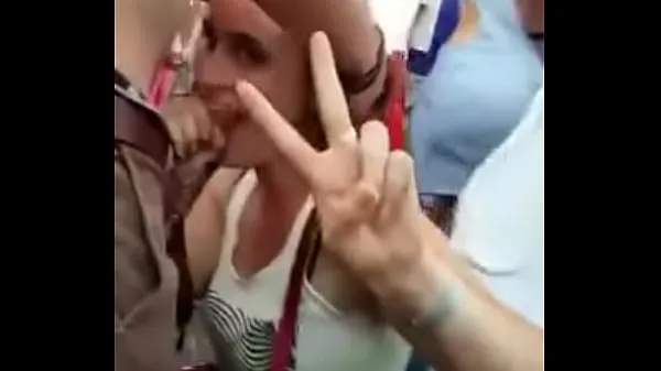 XXX sucking on the street at carnival κορυφαία βίντεο
