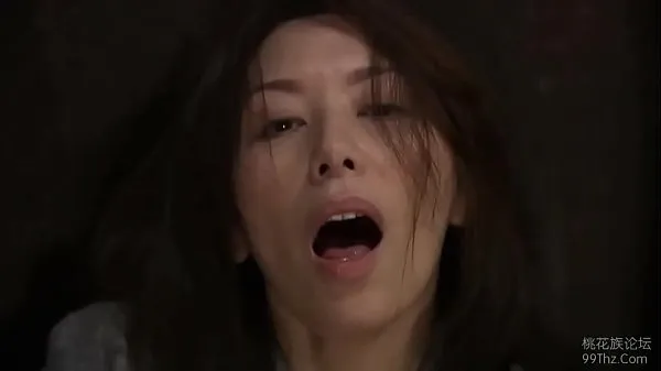 XXXJapanese wife masturbating when catching two strangersトップビデオ