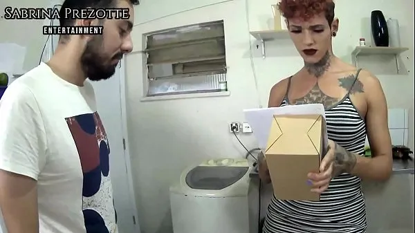 XXX Bearded delivery man falls head over heels on the hot transvestite's dick and leaves with a face full of milk, complete with RED κορυφαία βίντεο