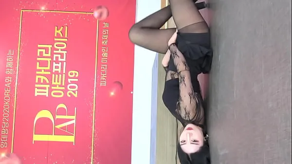 XXX Public account [喵泡] Korean short-haired girl in black silk skirt sexy hot dance top Videos